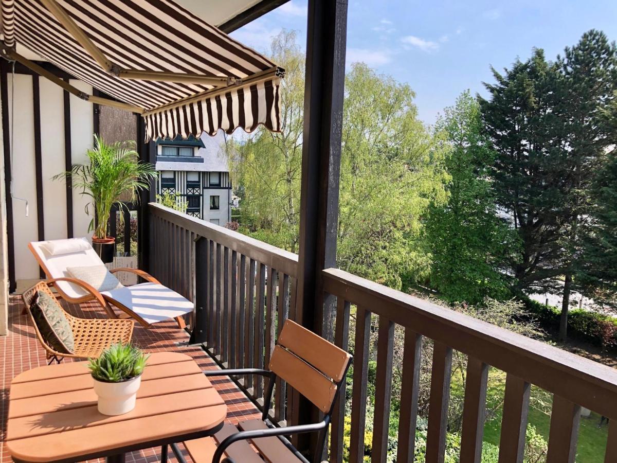 Beau studio terrasse vue jardin - à 2 pas de la mer Deauville Esterno foto